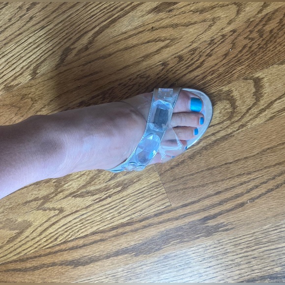 Nine West JEWELED DIVA PUMPS Size 6 1/2 Kitten Heel Silver & Clear 2 1/2” heel - Picture 2 of 9